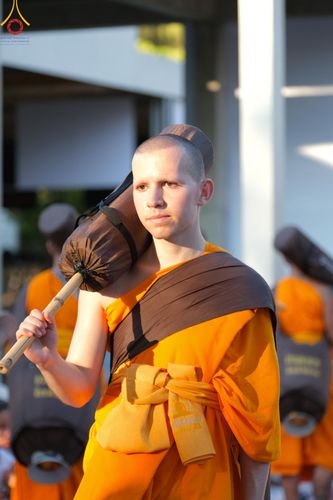 ภาพ No.188843:พิธีต้อนรับพระธรรมยาตรา ในโครงการธรรมยาตรา กตัญญูบูชา มหาปูชนียาจารย์ พระมงคลเทพมุนี(สด จนฺทสโร) พระผู้ปราบมาร อนุสรณ์สถาน 7 แห่ง ปีที่ 13 วันที่ 3 มกราคม พ.ศ. 2568 ณ อนุสรณ์สถานมหาวิหารพระมงคลเทพมุนี (โลตัสแลนด์) อ.สองพี่น้อง จ.สุพรรณบุรี