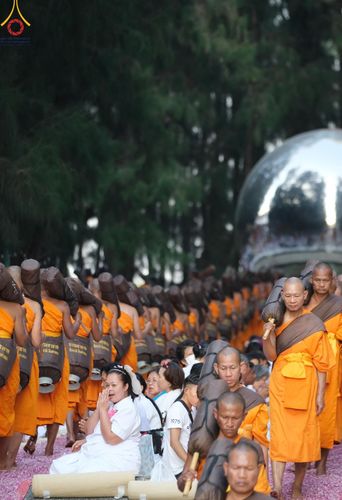 ภาพ No.188845:พิธีต้อนรับพระธรรมยาตรา ในโครงการธรรมยาตรา กตัญญูบูชา มหาปูชนียาจารย์ พระมงคลเทพมุนี(สด จนฺทสโร) พระผู้ปราบมาร อนุสรณ์สถาน 7 แห่ง ปีที่ 13 วันที่ 3 มกราคม พ.ศ. 2568 ณ อนุสรณ์สถานมหาวิหารพระมงคลเทพมุนี (โลตัสแลนด์) อ.สองพี่น้อง จ.สุพรรณบุรี