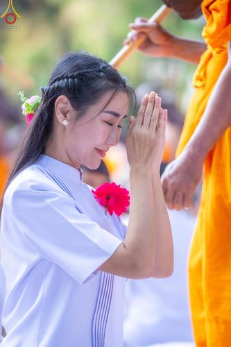 ภาพ No.188850:พิธีต้อนรับพระธรรมยาตรา ในโครงการธรรมยาตรา กตัญญูบูชา มหาปูชนียาจารย์ พระมงคลเทพมุนี(สด จนฺทสโร) พระผู้ปราบมาร อนุสรณ์สถาน 7 แห่ง ปีที่ 13 วันที่ 3 มกราคม พ.ศ. 2568 ณ อนุสรณ์สถานมหาวิหารพระมงคลเทพมุนี (โลตัสแลนด์) อ.สองพี่น้อง จ.สุพรรณบุรี