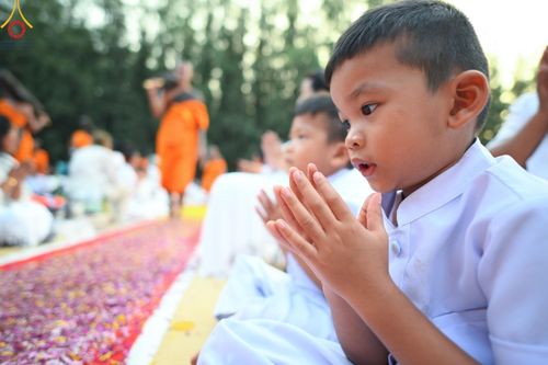 ภาพ No.188858:พิธีต้อนรับพระธรรมยาตรา ในโครงการธรรมยาตรา กตัญญูบูชา มหาปูชนียาจารย์ พระมงคลเทพมุนี(สด จนฺทสโร) พระผู้ปราบมาร อนุสรณ์สถาน 7 แห่ง ปีที่ 13 วันที่ 3 มกราคม พ.ศ. 2568 ณ อนุสรณ์สถานมหาวิหารพระมงคลเทพมุนี (โลตัสแลนด์) อ.สองพี่น้อง จ.สุพรรณบุรี