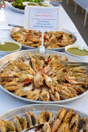 ภาพ No.188962:พิธีถวายภัตตาหารเป็นสังฆทาน แด่พระธรรมยาตรา ในโครงการธรรมยาตรา กตัญญูบูชา มหาปูชนียาจารย์ พระมงคลเทพมุนี(สด จนฺทสโร) พระผู้ปราบมาร ปีที่ 13 ณ อนุสรณ์สถานมหาวิหารพระมงคลเทพมุนี (โลตัสแลนด์) อ.สองพี่น้อง จ.สุพรรณบุรี วันที่ 4 มกราคม พ.ศ.2568