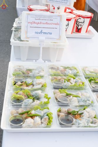 ภาพ No.188967:พิธีถวายภัตตาหารเป็นสังฆทาน แด่พระธรรมยาตรา ในโครงการธรรมยาตรา กตัญญูบูชา มหาปูชนียาจารย์ พระมงคลเทพมุนี(สด จนฺทสโร) พระผู้ปราบมาร ปีที่ 13 ณ อนุสรณ์สถานมหาวิหารพระมงคลเทพมุนี (โลตัสแลนด์) อ.สองพี่น้อง จ.สุพรรณบุรี วันที่ 4 มกราคม พ.ศ.2568