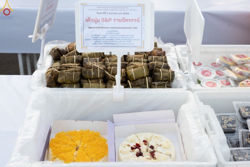 ภาพ No.188970:พิธีถวายภัตตาหารเป็นสังฆทาน แด่พระธรรมยาตรา ในโครงการธรรมยาตรา กตัญญูบูชา มหาปูชนียาจารย์ พระมงคลเทพมุนี(สด จนฺทสโร) พระผู้ปราบมาร ปีที่ 13 ณ อนุสรณ์สถานมหาวิหารพระมงคลเทพมุนี (โลตัสแลนด์) อ.สองพี่น้อง จ.สุพรรณบุรี วันที่ 4 มกราคม พ.ศ.2568