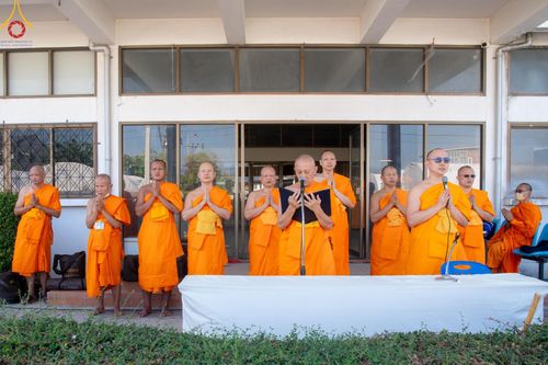 ภาพ No.188973:พิธีต้อนรับพระธรรมยาตรา ในโครงการธรรมยาตรา กตัญญูบูชา มหาปูชนียาจารย์ พระมงคลเทพมุนี(สด จนฺทสโร) พระผู้ปราบมาร อนุสรณ์สถาน 7 แห่ง ปีที่ 13 วันที่ 3 มกราคม พ.ศ. 2568 ณ อนุสรณ์สถานมหาวิหารพระมงคลเทพมุนี (โลตัสแลนด์) อ.สองพี่น้อง จ.สุพรรณบุรี