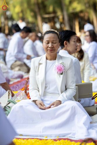 ภาพ No.188977:พิธีต้อนรับพระธรรมยาตรา ในโครงการธรรมยาตรา กตัญญูบูชา มหาปูชนียาจารย์ พระมงคลเทพมุนี(สด จนฺทสโร) พระผู้ปราบมาร อนุสรณ์สถาน 7 แห่ง ปีที่ 13 วันที่ 3 มกราคม พ.ศ. 2568 ณ อนุสรณ์สถานมหาวิหารพระมงคลเทพมุนี (โลตัสแลนด์) อ.สองพี่น้อง จ.สุพรรณบุรี