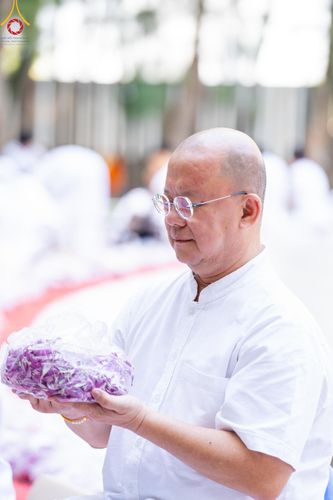 ภาพ No.188981:พิธีต้อนรับพระธรรมยาตรา ในโครงการธรรมยาตรา กตัญญูบูชา มหาปูชนียาจารย์ พระมงคลเทพมุนี(สด จนฺทสโร) พระผู้ปราบมาร อนุสรณ์สถาน 7 แห่ง ปีที่ 13 วันที่ 3 มกราคม พ.ศ. 2568 ณ อนุสรณ์สถานมหาวิหารพระมงคลเทพมุนี (โลตัสแลนด์) อ.สองพี่น้อง จ.สุพรรณบุรี
