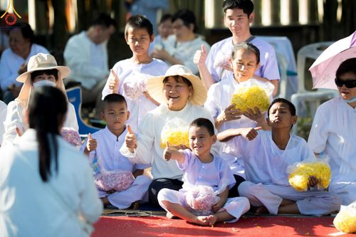 ภาพ No.188995:พิธีต้อนรับพระธรรมยาตรา ในโครงการธรรมยาตรา กตัญญูบูชา มหาปูชนียาจารย์ พระมงคลเทพมุนี(สด จนฺทสโร) พระผู้ปราบมาร อนุสรณ์สถาน 7 แห่ง ปีที่ 13 วันที่ 3 มกราคม พ.ศ. 2568 ณ อนุสรณ์สถานมหาวิหารพระมงคลเทพมุนี (โลตัสแลนด์) อ.สองพี่น้อง จ.สุพรรณบุรี