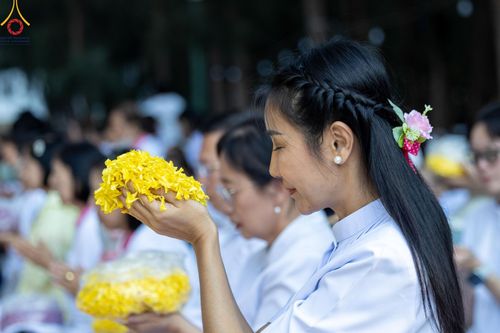 ภาพ No.188997:พิธีต้อนรับพระธรรมยาตรา ในโครงการธรรมยาตรา กตัญญูบูชา มหาปูชนียาจารย์ พระมงคลเทพมุนี(สด จนฺทสโร) พระผู้ปราบมาร อนุสรณ์สถาน 7 แห่ง ปีที่ 13 วันที่ 3 มกราคม พ.ศ. 2568 ณ อนุสรณ์สถานมหาวิหารพระมงคลเทพมุนี (โลตัสแลนด์) อ.สองพี่น้อง จ.สุพรรณบุรี