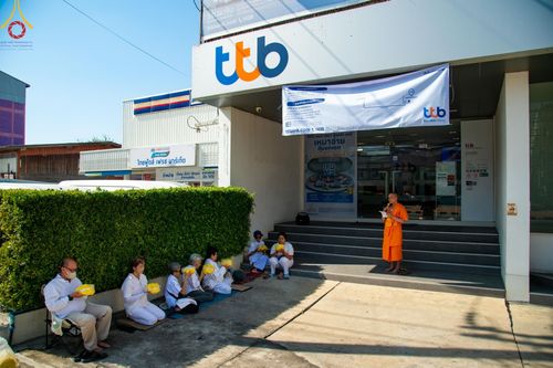 ภาพ No.189002:พิธีต้อนรับพระธรรมยาตรา ในโครงการธรรมยาตรา กตัญญูบูชา มหาปูชนียาจารย์ พระมงคลเทพมุนี(สด จนฺทสโร) พระผู้ปราบมาร อนุสรณ์สถาน 7 แห่ง ปีที่ 13 วันที่ 3 มกราคม พ.ศ. 2568 ณ อนุสรณ์สถานมหาวิหารพระมงคลเทพมุนี (โลตัสแลนด์) อ.สองพี่น้อง จ.สุพรรณบุรี
