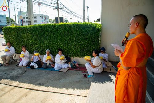 ภาพ No.189005:พิธีต้อนรับพระธรรมยาตรา ในโครงการธรรมยาตรา กตัญญูบูชา มหาปูชนียาจารย์ พระมงคลเทพมุนี(สด จนฺทสโร) พระผู้ปราบมาร อนุสรณ์สถาน 7 แห่ง ปีที่ 13 วันที่ 3 มกราคม พ.ศ. 2568 ณ อนุสรณ์สถานมหาวิหารพระมงคลเทพมุนี (โลตัสแลนด์) อ.สองพี่น้อง จ.สุพรรณบุรี