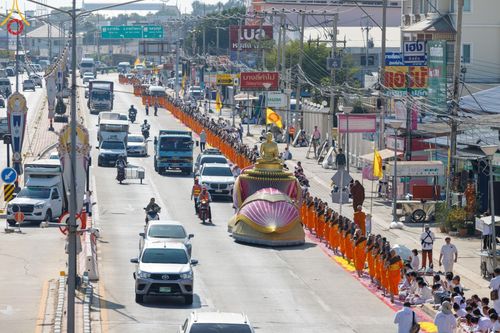 ภาพ No.189009:พิธีต้อนรับพระธรรมยาตรา ในโครงการธรรมยาตรา กตัญญูบูชา มหาปูชนียาจารย์ พระมงคลเทพมุนี(สด จนฺทสโร) พระผู้ปราบมาร อนุสรณ์สถาน 7 แห่ง ปีที่ 13 วันที่ 3 มกราคม พ.ศ. 2568 ณ อนุสรณ์สถานมหาวิหารพระมงคลเทพมุนี (โลตัสแลนด์) อ.สองพี่น้อง จ.สุพรรณบุรี