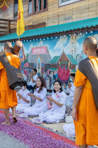 ภาพ No.189020:พิธีต้อนรับพระธรรมยาตรา ในโครงการธรรมยาตรา กตัญญูบูชา มหาปูชนียาจารย์ พระมงคลเทพมุนี(สด จนฺทสโร) พระผู้ปราบมาร อนุสรณ์สถาน 7 แห่ง ปีที่ 13 วันที่ 3 มกราคม พ.ศ. 2568 ณ อนุสรณ์สถานมหาวิหารพระมงคลเทพมุนี (โลตัสแลนด์) อ.สองพี่น้อง จ.สุพรรณบุรี