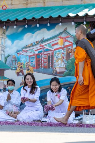ภาพ No.189034:พิธีต้อนรับพระธรรมยาตรา ในโครงการธรรมยาตรา กตัญญูบูชา มหาปูชนียาจารย์ พระมงคลเทพมุนี(สด จนฺทสโร) พระผู้ปราบมาร อนุสรณ์สถาน 7 แห่ง ปีที่ 13 วันที่ 3 มกราคม พ.ศ. 2568 ณ อนุสรณ์สถานมหาวิหารพระมงคลเทพมุนี (โลตัสแลนด์) อ.สองพี่น้อง จ.สุพรรณบุรี