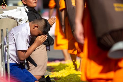 ภาพ No.189041:พิธีต้อนรับพระธรรมยาตรา ในโครงการธรรมยาตรา กตัญญูบูชา มหาปูชนียาจารย์ พระมงคลเทพมุนี(สด จนฺทสโร) พระผู้ปราบมาร อนุสรณ์สถาน 7 แห่ง ปีที่ 13 วันที่ 3 มกราคม พ.ศ. 2568 ณ อนุสรณ์สถานมหาวิหารพระมงคลเทพมุนี (โลตัสแลนด์) อ.สองพี่น้อง จ.สุพรรณบุรี