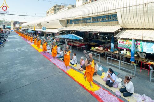 ภาพ No.189043:พิธีต้อนรับพระธรรมยาตรา ในโครงการธรรมยาตรา กตัญญูบูชา มหาปูชนียาจารย์ พระมงคลเทพมุนี(สด จนฺทสโร) พระผู้ปราบมาร อนุสรณ์สถาน 7 แห่ง ปีที่ 13 วันที่ 3 มกราคม พ.ศ. 2568 ณ อนุสรณ์สถานมหาวิหารพระมงคลเทพมุนี (โลตัสแลนด์) อ.สองพี่น้อง จ.สุพรรณบุรี