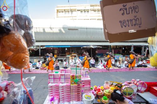 ภาพ No.189049:พิธีต้อนรับพระธรรมยาตรา ในโครงการธรรมยาตรา กตัญญูบูชา มหาปูชนียาจารย์ พระมงคลเทพมุนี(สด จนฺทสโร) พระผู้ปราบมาร อนุสรณ์สถาน 7 แห่ง ปีที่ 13 วันที่ 3 มกราคม พ.ศ. 2568 ณ อนุสรณ์สถานมหาวิหารพระมงคลเทพมุนี (โลตัสแลนด์) อ.สองพี่น้อง จ.สุพรรณบุรี