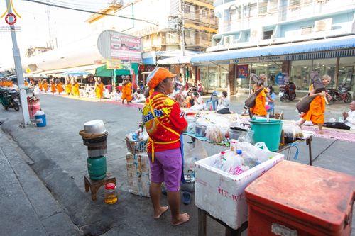 ภาพ No.189050:พิธีต้อนรับพระธรรมยาตรา ในโครงการธรรมยาตรา กตัญญูบูชา มหาปูชนียาจารย์ พระมงคลเทพมุนี(สด จนฺทสโร) พระผู้ปราบมาร อนุสรณ์สถาน 7 แห่ง ปีที่ 13 วันที่ 3 มกราคม พ.ศ. 2568 ณ อนุสรณ์สถานมหาวิหารพระมงคลเทพมุนี (โลตัสแลนด์) อ.สองพี่น้อง จ.สุพรรณบุรี