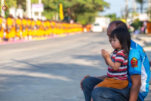 ภาพ No.189065:พิธีต้อนรับพระธรรมยาตรา ในโครงการธรรมยาตรา กตัญญูบูชา มหาปูชนียาจารย์ พระมงคลเทพมุนี(สด จนฺทสโร) พระผู้ปราบมาร อนุสรณ์สถาน 7 แห่ง ปีที่ 13 วันที่ 3 มกราคม พ.ศ. 2568 ณ อนุสรณ์สถานมหาวิหารพระมงคลเทพมุนี (โลตัสแลนด์) อ.สองพี่น้อง จ.สุพรรณบุรี