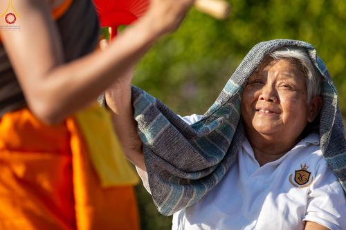 ภาพ No.189079:พิธีต้อนรับพระธรรมยาตรา ในโครงการธรรมยาตรา กตัญญูบูชา มหาปูชนียาจารย์ พระมงคลเทพมุนี(สด จนฺทสโร) พระผู้ปราบมาร อนุสรณ์สถาน 7 แห่ง ปีที่ 13 วันที่ 3 มกราคม พ.ศ. 2568 ณ อนุสรณ์สถานมหาวิหารพระมงคลเทพมุนี (โลตัสแลนด์) อ.สองพี่น้อง จ.สุพรรณบุรี