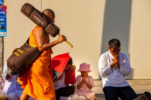 ภาพ No.189081:พิธีต้อนรับพระธรรมยาตรา ในโครงการธรรมยาตรา กตัญญูบูชา มหาปูชนียาจารย์ พระมงคลเทพมุนี(สด จนฺทสโร) พระผู้ปราบมาร อนุสรณ์สถาน 7 แห่ง ปีที่ 13 วันที่ 3 มกราคม พ.ศ. 2568 ณ อนุสรณ์สถานมหาวิหารพระมงคลเทพมุนี (โลตัสแลนด์) อ.สองพี่น้อง จ.สุพรรณบุรี