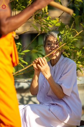 ภาพ No.189092:พิธีต้อนรับพระธรรมยาตรา ในโครงการธรรมยาตรา กตัญญูบูชา มหาปูชนียาจารย์ พระมงคลเทพมุนี(สด จนฺทสโร) พระผู้ปราบมาร อนุสรณ์สถาน 7 แห่ง ปีที่ 13 วันที่ 3 มกราคม พ.ศ. 2568 ณ อนุสรณ์สถานมหาวิหารพระมงคลเทพมุนี (โลตัสแลนด์) อ.สองพี่น้อง จ.สุพรรณบุรี
