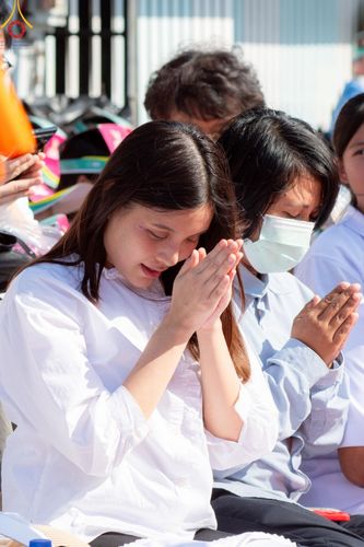 ภาพ No.189102:พิธีต้อนรับพระธรรมยาตรา ในโครงการธรรมยาตรา กตัญญูบูชา มหาปูชนียาจารย์ พระมงคลเทพมุนี(สด จนฺทสโร) พระผู้ปราบมาร อนุสรณ์สถาน 7 แห่ง ปีที่ 13 วันที่ 3 มกราคม พ.ศ. 2568 ณ อนุสรณ์สถานมหาวิหารพระมงคลเทพมุนี (โลตัสแลนด์) อ.สองพี่น้อง จ.สุพรรณบุรี