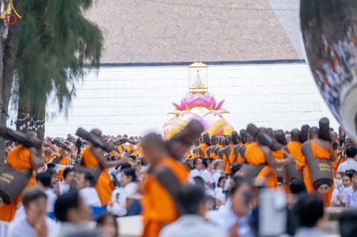 ภาพ No.189121:พิธีต้อนรับพระธรรมยาตรา ในโครงการธรรมยาตรา กตัญญูบูชา มหาปูชนียาจารย์ พระมงคลเทพมุนี(สด จนฺทสโร) พระผู้ปราบมาร อนุสรณ์สถาน 7 แห่ง ปีที่ 13 วันที่ 3 มกราคม พ.ศ. 2568 ณ อนุสรณ์สถานมหาวิหารพระมงคลเทพมุนี (โลตัสแลนด์) อ.สองพี่น้อง จ.สุพรรณบุรี