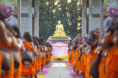 ภาพ No.189122:พิธีต้อนรับพระธรรมยาตรา ในโครงการธรรมยาตรา กตัญญูบูชา มหาปูชนียาจารย์ พระมงคลเทพมุนี(สด จนฺทสโร) พระผู้ปราบมาร อนุสรณ์สถาน 7 แห่ง ปีที่ 13 วันที่ 3 มกราคม พ.ศ. 2568 ณ อนุสรณ์สถานมหาวิหารพระมงคลเทพมุนี (โลตัสแลนด์) อ.สองพี่น้อง จ.สุพรรณบุรี