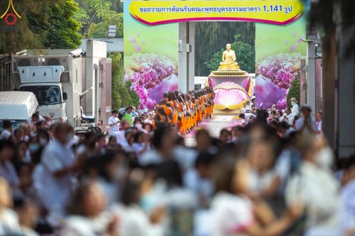 ภาพ No.189124:พิธีต้อนรับพระธรรมยาตรา ในโครงการธรรมยาตรา กตัญญูบูชา มหาปูชนียาจารย์ พระมงคลเทพมุนี(สด จนฺทสโร) พระผู้ปราบมาร อนุสรณ์สถาน 7 แห่ง ปีที่ 13 วันที่ 3 มกราคม พ.ศ. 2568 ณ อนุสรณ์สถานมหาวิหารพระมงคลเทพมุนี (โลตัสแลนด์) อ.สองพี่น้อง จ.สุพรรณบุรี