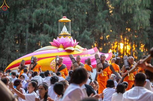 ภาพ No.189125:พิธีต้อนรับพระธรรมยาตรา ในโครงการธรรมยาตรา กตัญญูบูชา มหาปูชนียาจารย์ พระมงคลเทพมุนี(สด จนฺทสโร) พระผู้ปราบมาร อนุสรณ์สถาน 7 แห่ง ปีที่ 13 วันที่ 3 มกราคม พ.ศ. 2568 ณ อนุสรณ์สถานมหาวิหารพระมงคลเทพมุนี (โลตัสแลนด์) อ.สองพี่น้อง จ.สุพรรณบุรี
