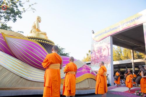 ภาพ No.189130:พิธีต้อนรับพระธรรมยาตรา ในโครงการธรรมยาตรา กตัญญูบูชา มหาปูชนียาจารย์ พระมงคลเทพมุนี(สด จนฺทสโร) พระผู้ปราบมาร อนุสรณ์สถาน 7 แห่ง ปีที่ 13 วันที่ 3 มกราคม พ.ศ. 2568 ณ อนุสรณ์สถานมหาวิหารพระมงคลเทพมุนี (โลตัสแลนด์) อ.สองพี่น้อง จ.สุพรรณบุรี