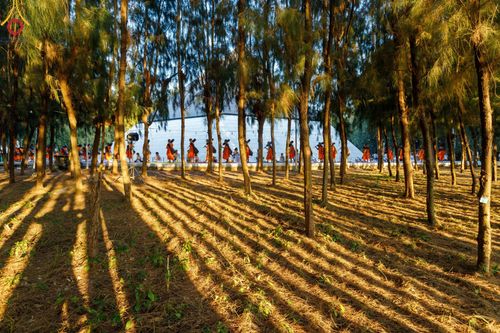 ภาพ No.189132:พิธีต้อนรับพระธรรมยาตรา ในโครงการธรรมยาตรา กตัญญูบูชา มหาปูชนียาจารย์ พระมงคลเทพมุนี(สด จนฺทสโร) พระผู้ปราบมาร อนุสรณ์สถาน 7 แห่ง ปีที่ 13 วันที่ 3 มกราคม พ.ศ. 2568 ณ อนุสรณ์สถานมหาวิหารพระมงคลเทพมุนี (โลตัสแลนด์) อ.สองพี่น้อง จ.สุพรรณบุรี