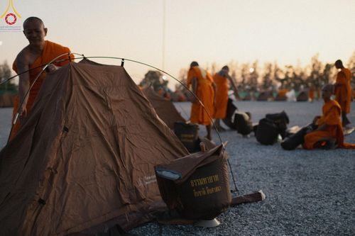 ภาพ No.189138:พิธีต้อนรับพระธรรมยาตรา ในโครงการธรรมยาตรา กตัญญูบูชา มหาปูชนียาจารย์ พระมงคลเทพมุนี(สด จนฺทสโร) พระผู้ปราบมาร อนุสรณ์สถาน 7 แห่ง ปีที่ 13 วันที่ 3 มกราคม พ.ศ. 2568 ณ อนุสรณ์สถานมหาวิหารพระมงคลเทพมุนี (โลตัสแลนด์) อ.สองพี่น้อง จ.สุพรรณบุรี