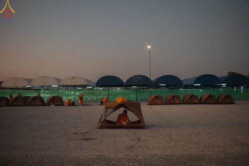 ภาพ No.189142:พิธีต้อนรับพระธรรมยาตรา ในโครงการธรรมยาตรา กตัญญูบูชา มหาปูชนียาจารย์ พระมงคลเทพมุนี(สด จนฺทสโร) พระผู้ปราบมาร อนุสรณ์สถาน 7 แห่ง ปีที่ 13 วันที่ 3 มกราคม พ.ศ. 2568 ณ อนุสรณ์สถานมหาวิหารพระมงคลเทพมุนี (โลตัสแลนด์) อ.สองพี่น้อง จ.สุพรรณบุรี