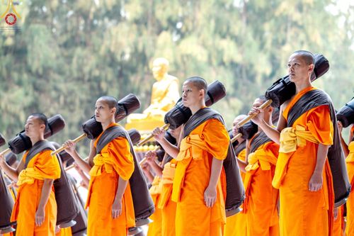 ภาพ No.189229:พระธรรมยาตราปฏิบัติธรรม และถ่ายภาพหมู่ประวัติศาสตร์ ในโครงการธรรมยาตรา กตัญญูบูชา มหาปูชนียาจารย์ พระมงคลเทพมุนี(สด จนฺทสโร) พระผู้ปราบมาร อนุสรณ์สถาน 7 แห่ง ปีที่ 13 วันที่ 4 มกราคม พ.ศ. 2568 ณ อนุสรณ์สถานมหาวิหารพระมงคลเทพมุนี (โลตัสแลนด์) อ.สองพี่น้อง