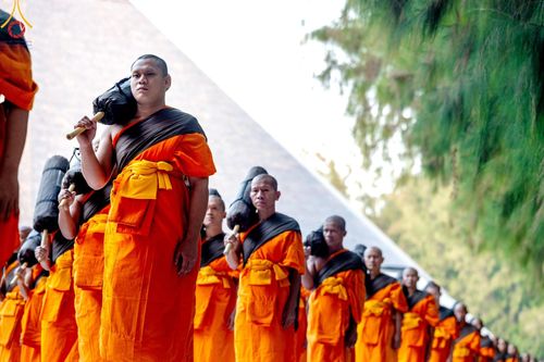 ภาพ No.189228:พระธรรมยาตราปฏิบัติธรรม และถ่ายภาพหมู่ประวัติศาสตร์ ในโครงการธรรมยาตรา กตัญญูบูชา มหาปูชนียาจารย์ พระมงคลเทพมุนี(สด จนฺทสโร) พระผู้ปราบมาร อนุสรณ์สถาน 7 แห่ง ปีที่ 13 วันที่ 4 มกราคม พ.ศ. 2568 ณ อนุสรณ์สถานมหาวิหารพระมงคลเทพมุนี (โลตัสแลนด์) อ.สองพี่น้อง