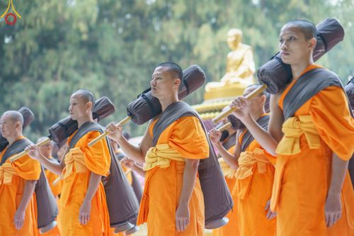 ภาพ No.189230:พระธรรมยาตราปฏิบัติธรรม และถ่ายภาพหมู่ประวัติศาสตร์ ในโครงการธรรมยาตรา กตัญญูบูชา มหาปูชนียาจารย์ พระมงคลเทพมุนี(สด จนฺทสโร) พระผู้ปราบมาร อนุสรณ์สถาน 7 แห่ง ปีที่ 13 วันที่ 4 มกราคม พ.ศ. 2568 ณ อนุสรณ์สถานมหาวิหารพระมงคลเทพมุนี (โลตัสแลนด์) อ.สองพี่น้อง