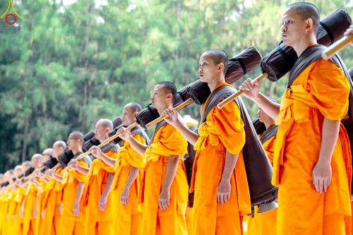 ภาพ No.189231:พระธรรมยาตราปฏิบัติธรรม และถ่ายภาพหมู่ประวัติศาสตร์ ในโครงการธรรมยาตรา กตัญญูบูชา มหาปูชนียาจารย์ พระมงคลเทพมุนี(สด จนฺทสโร) พระผู้ปราบมาร อนุสรณ์สถาน 7 แห่ง ปีที่ 13 วันที่ 4 มกราคม พ.ศ. 2568 ณ อนุสรณ์สถานมหาวิหารพระมงคลเทพมุนี (โลตัสแลนด์) อ.สองพี่น้อง