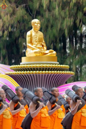 ภาพ No.189237:พระธรรมยาตราปฏิบัติธรรม และถ่ายภาพหมู่ประวัติศาสตร์ ในโครงการธรรมยาตรา กตัญญูบูชา มหาปูชนียาจารย์ พระมงคลเทพมุนี(สด จนฺทสโร) พระผู้ปราบมาร อนุสรณ์สถาน 7 แห่ง ปีที่ 13 วันที่ 4 มกราคม พ.ศ. 2568 ณ อนุสรณ์สถานมหาวิหารพระมงคลเทพมุนี (โลตัสแลนด์) อ.สองพี่น้อง