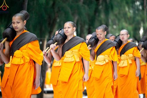 ภาพ No.189252:พระธรรมยาตราปฏิบัติธรรม และถ่ายภาพหมู่ประวัติศาสตร์ ในโครงการธรรมยาตรา กตัญญูบูชา มหาปูชนียาจารย์ พระมงคลเทพมุนี(สด จนฺทสโร) พระผู้ปราบมาร อนุสรณ์สถาน 7 แห่ง ปีที่ 13 วันที่ 4 มกราคม พ.ศ. 2568 ณ อนุสรณ์สถานมหาวิหารพระมงคลเทพมุนี (โลตัสแลนด์) อ.สองพี่น้อง