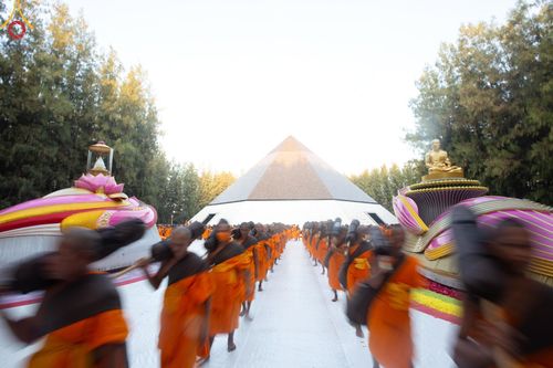 ภาพ No.189257:พระธรรมยาตราปฏิบัติธรรม และถ่ายภาพหมู่ประวัติศาสตร์ ในโครงการธรรมยาตรา กตัญญูบูชา มหาปูชนียาจารย์ พระมงคลเทพมุนี(สด จนฺทสโร) พระผู้ปราบมาร อนุสรณ์สถาน 7 แห่ง ปีที่ 13 วันที่ 4 มกราคม พ.ศ. 2568 ณ อนุสรณ์สถานมหาวิหารพระมงคลเทพมุนี (โลตัสแลนด์) อ.สองพี่น้อง
