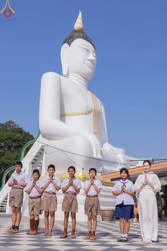 ภาพ No.189360:พิธีทอดผ้าป่าทำนุบำรุงศาสนสถาน ในโครงการธรรมยาตรา กตัญญูบูชา มหาปูชนียาจารย์ พระมงคลเทพมุนี(สด จนฺทสโร) พระผู้ปราบมาร อนุสรณ์สถาน 7 แห่ง ปีที่ 13 ณ วัดใหม่นพรัตน์  ต.เนินพระปรางค์ อ.สองพี่น้อง จ.สุพรรณบุรี วันที่ 5 มกราคม พ.ศ. 2568