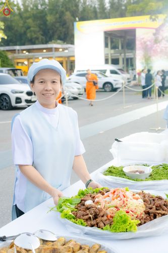 ภาพ No.189449:พิธีถวายภัตตาหารเป็นสังฆทาน แด่พระธรรมยาตรา ในโครงการธรรมยาตรา กตัญญูบูชา มหาปูชนียาจารย์ พระมงคลเทพมุนี(สด จนฺทสโร) พระผู้ปราบมาร อนุสรณ์สถาน 7 แห่ง ปีที่ 13 ณ อนุสรณ์สถานมหาวิหารพระมงคลเทพมุนี (โลตัสแลนด์) อ.สองพี่น้อง จ.สุพรรณบุรี วันที่ 5 มกราคม 2568