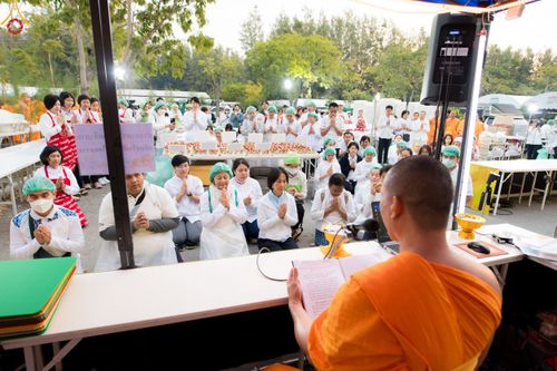 ภาพ No.189458:พิธีถวายภัตตาหารเป็นสังฆทาน แด่พระธรรมยาตรา ในโครงการธรรมยาตรา กตัญญูบูชา มหาปูชนียาจารย์ พระมงคลเทพมุนี(สด จนฺทสโร) พระผู้ปราบมาร อนุสรณ์สถาน 7 แห่ง ปีที่ 13 ณ อนุสรณ์สถานมหาวิหารพระมงคลเทพมุนี (โลตัสแลนด์) อ.สองพี่น้อง จ.สุพรรณบุรี วันที่ 5 มกราคม 2568