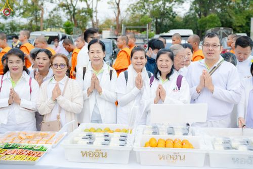 ภาพ No.189461:พิธีถวายภัตตาหารเป็นสังฆทาน แด่พระธรรมยาตรา ในโครงการธรรมยาตรา กตัญญูบูชา มหาปูชนียาจารย์ พระมงคลเทพมุนี(สด จนฺทสโร) พระผู้ปราบมาร อนุสรณ์สถาน 7 แห่ง ปีที่ 13 ณ อนุสรณ์สถานมหาวิหารพระมงคลเทพมุนี (โลตัสแลนด์) อ.สองพี่น้อง จ.สุพรรณบุรี วันที่ 5 มกราคม 2568