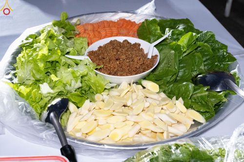 ภาพ No.189467:พิธีถวายภัตตาหารเป็นสังฆทาน แด่พระธรรมยาตรา ในโครงการธรรมยาตรา กตัญญูบูชา มหาปูชนียาจารย์ พระมงคลเทพมุนี(สด จนฺทสโร) พระผู้ปราบมาร อนุสรณ์สถาน 7 แห่ง ปีที่ 13 ณ อนุสรณ์สถานมหาวิหารพระมงคลเทพมุนี (โลตัสแลนด์) อ.สองพี่น้อง จ.สุพรรณบุรี วันที่ 5 มกราคม 2568