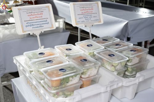 ภาพ No.189468:พิธีถวายภัตตาหารเป็นสังฆทาน แด่พระธรรมยาตรา ในโครงการธรรมยาตรา กตัญญูบูชา มหาปูชนียาจารย์ พระมงคลเทพมุนี(สด จนฺทสโร) พระผู้ปราบมาร อนุสรณ์สถาน 7 แห่ง ปีที่ 13 ณ อนุสรณ์สถานมหาวิหารพระมงคลเทพมุนี (โลตัสแลนด์) อ.สองพี่น้อง จ.สุพรรณบุรี วันที่ 5 มกราคม 2568