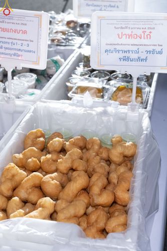 ภาพ No.189470:พิธีถวายภัตตาหารเป็นสังฆทาน แด่พระธรรมยาตรา ในโครงการธรรมยาตรา กตัญญูบูชา มหาปูชนียาจารย์ พระมงคลเทพมุนี(สด จนฺทสโร) พระผู้ปราบมาร อนุสรณ์สถาน 7 แห่ง ปีที่ 13 ณ อนุสรณ์สถานมหาวิหารพระมงคลเทพมุนี (โลตัสแลนด์) อ.สองพี่น้อง จ.สุพรรณบุรี วันที่ 5 มกราคม 2568