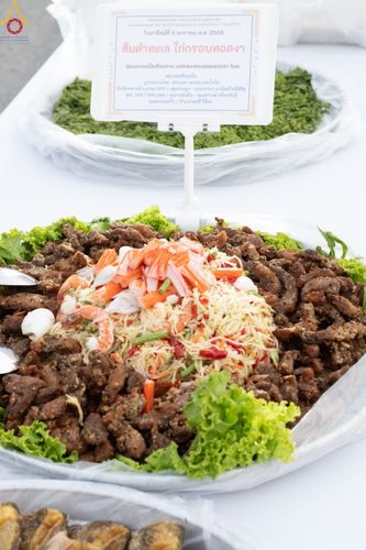 ภาพ No.189478:พิธีถวายภัตตาหารเป็นสังฆทาน แด่พระธรรมยาตรา ในโครงการธรรมยาตรา กตัญญูบูชา มหาปูชนียาจารย์ พระมงคลเทพมุนี(สด จนฺทสโร) พระผู้ปราบมาร อนุสรณ์สถาน 7 แห่ง ปีที่ 13 ณ อนุสรณ์สถานมหาวิหารพระมงคลเทพมุนี (โลตัสแลนด์) อ.สองพี่น้อง จ.สุพรรณบุรี วันที่ 5 มกราคม 2568