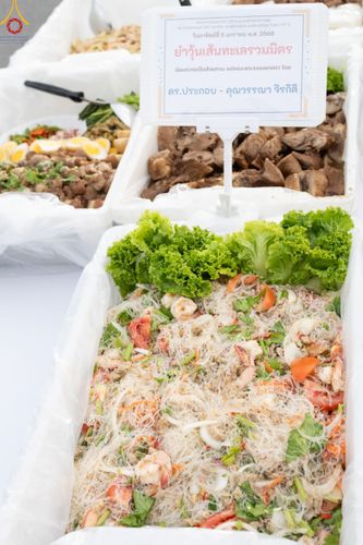 ภาพ No.189480:พิธีถวายภัตตาหารเป็นสังฆทาน แด่พระธรรมยาตรา ในโครงการธรรมยาตรา กตัญญูบูชา มหาปูชนียาจารย์ พระมงคลเทพมุนี(สด จนฺทสโร) พระผู้ปราบมาร อนุสรณ์สถาน 7 แห่ง ปีที่ 13 ณ อนุสรณ์สถานมหาวิหารพระมงคลเทพมุนี (โลตัสแลนด์) อ.สองพี่น้อง จ.สุพรรณบุรี วันที่ 5 มกราคม 2568